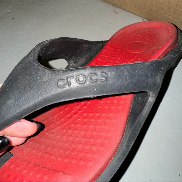 Men’s Crocs Brand Casual Red and Black Rubber Summer Flip Flops Sandals Size: 10 - Picture 12 of 16